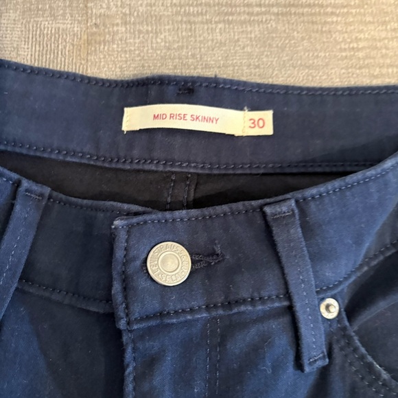 Levis Mid Rise Skinny Pants Navy Blue Size 30 - Picture 4 of 5